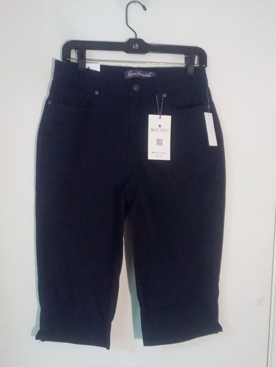 Gloria Vanderbilt Pants - Gloria Vanderbilt Black Capri Pants NWT $50  Stretch Denim Slimming Panel